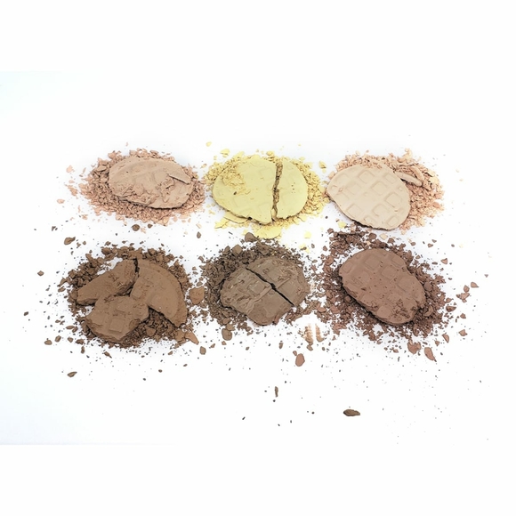 Me makeover essential  contour kit and puff pack bundle... retail $75.99 - Picture 5 of 7